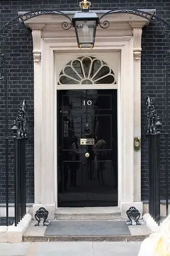 Iloinen Kuin Larry: Uusi Downing St. -kissa Taistelemaan Rotilla