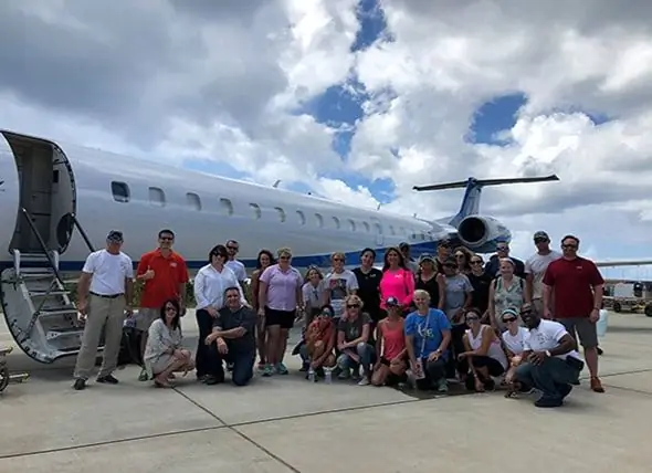 Fundação Kenny Chesney Traz Cães Resgatados Para A Flórida Para Uma Segunda Chance